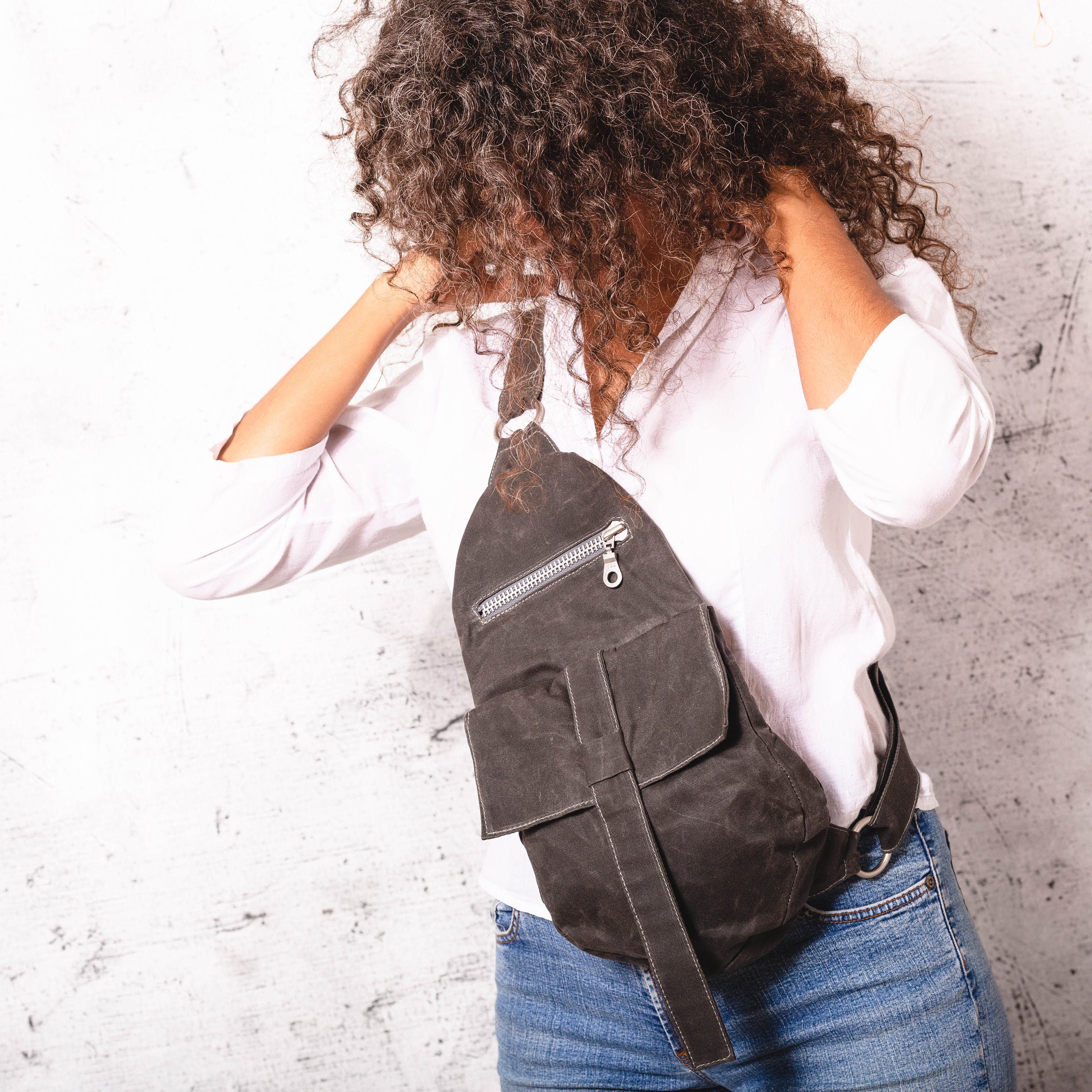 グレー ヴィーガン スリングバッグ ワックスキャンバス - Etsy 日本