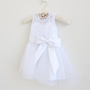 White Flower Girl Dress Baby Girls Dress Lace Tulle White Flower Girl Dress With Bows Sleeveless Knee-length image 2