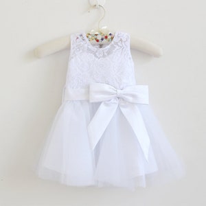White Lace Flower Girl Dress Long Baby Girls Dress Lace Tulle White Flower Girl Dress With White Bows Sleeveless Floor-length