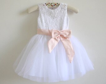 Weiße Spitze Blumenmädchen Kleid Blush Baby Mädchen Kleid Spitze Tüll Weiß Blumenmädchen Kleid mit Blush Pink Schärpe / Bögen Ärmellos