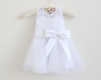 White Flower Girl Dress Baby Girls Dress Lace Tulle White Flower Girl Dress With Bows Sleeveless Knee-length