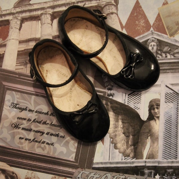 Vintage Wee Walker Baby Shoes - 1950s Patent Leather Mary Janes