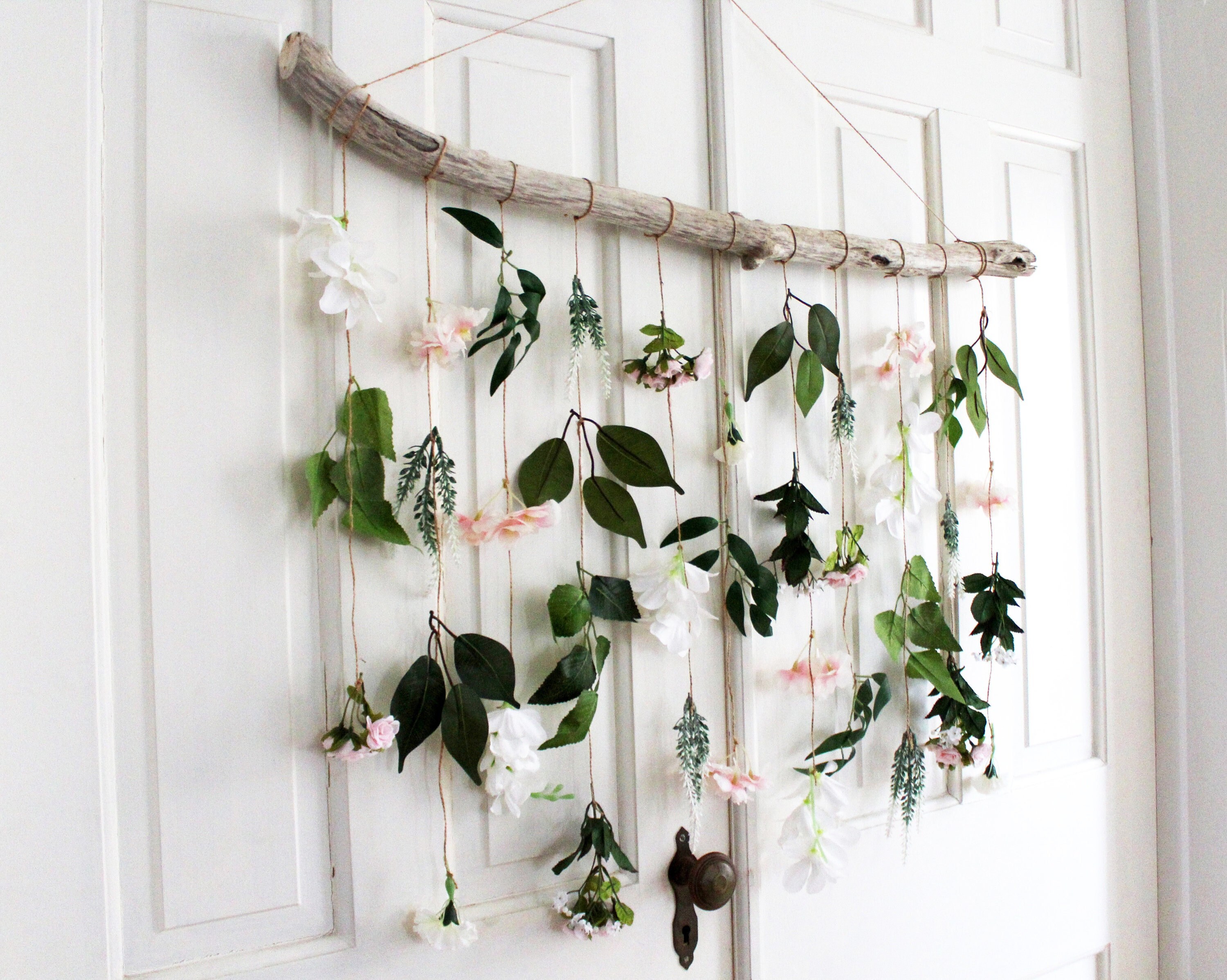 KUNHEHO Boho Wall Decor Set Of 6 Daisy Flowers - Macrame Wall Hanging For Nursery, Bedroom, Bohemian Home Decor, Vivid Colors