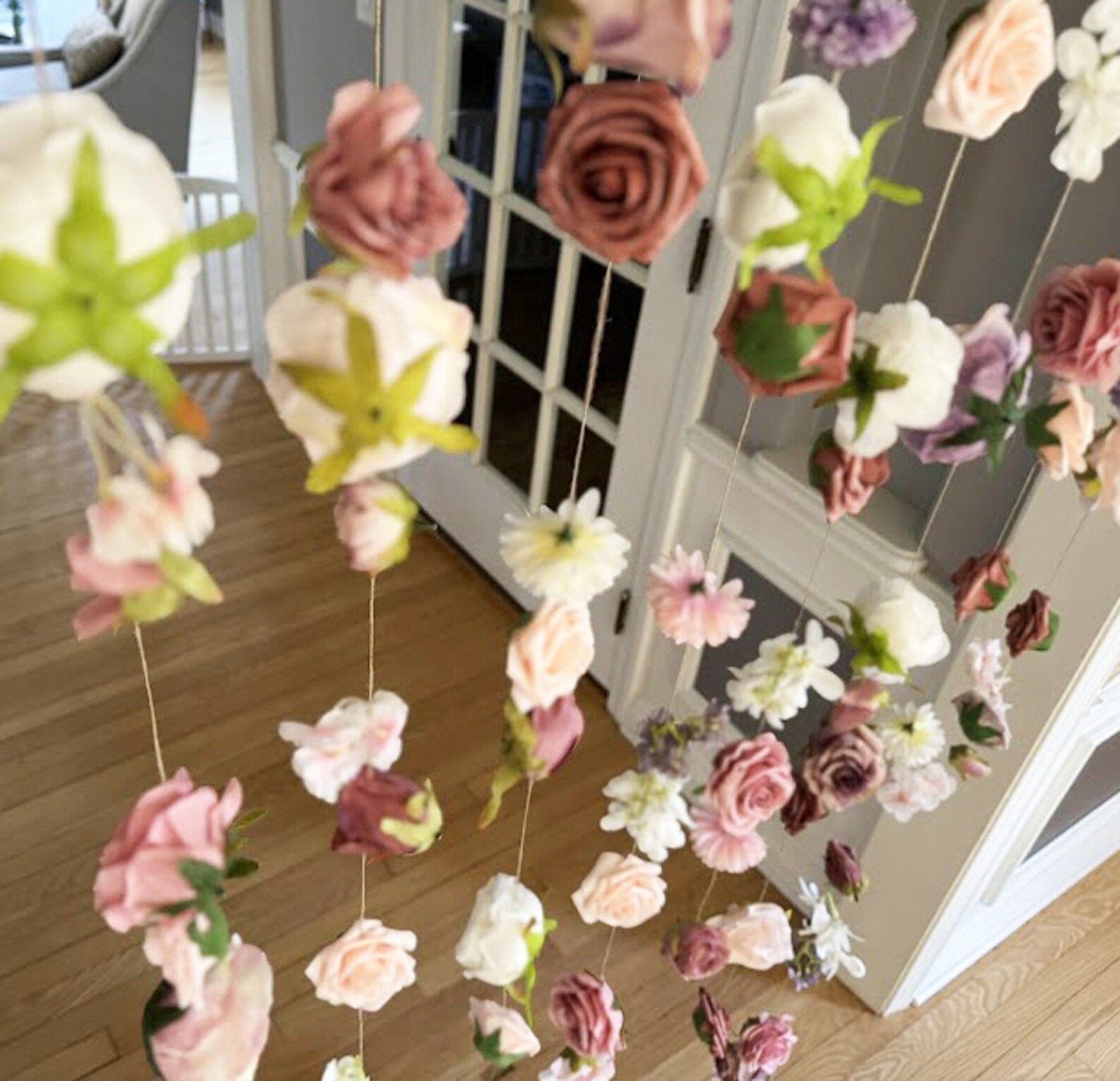 Romantic Hanging Flower Garlands for Elegant Wedding Backdrops ...