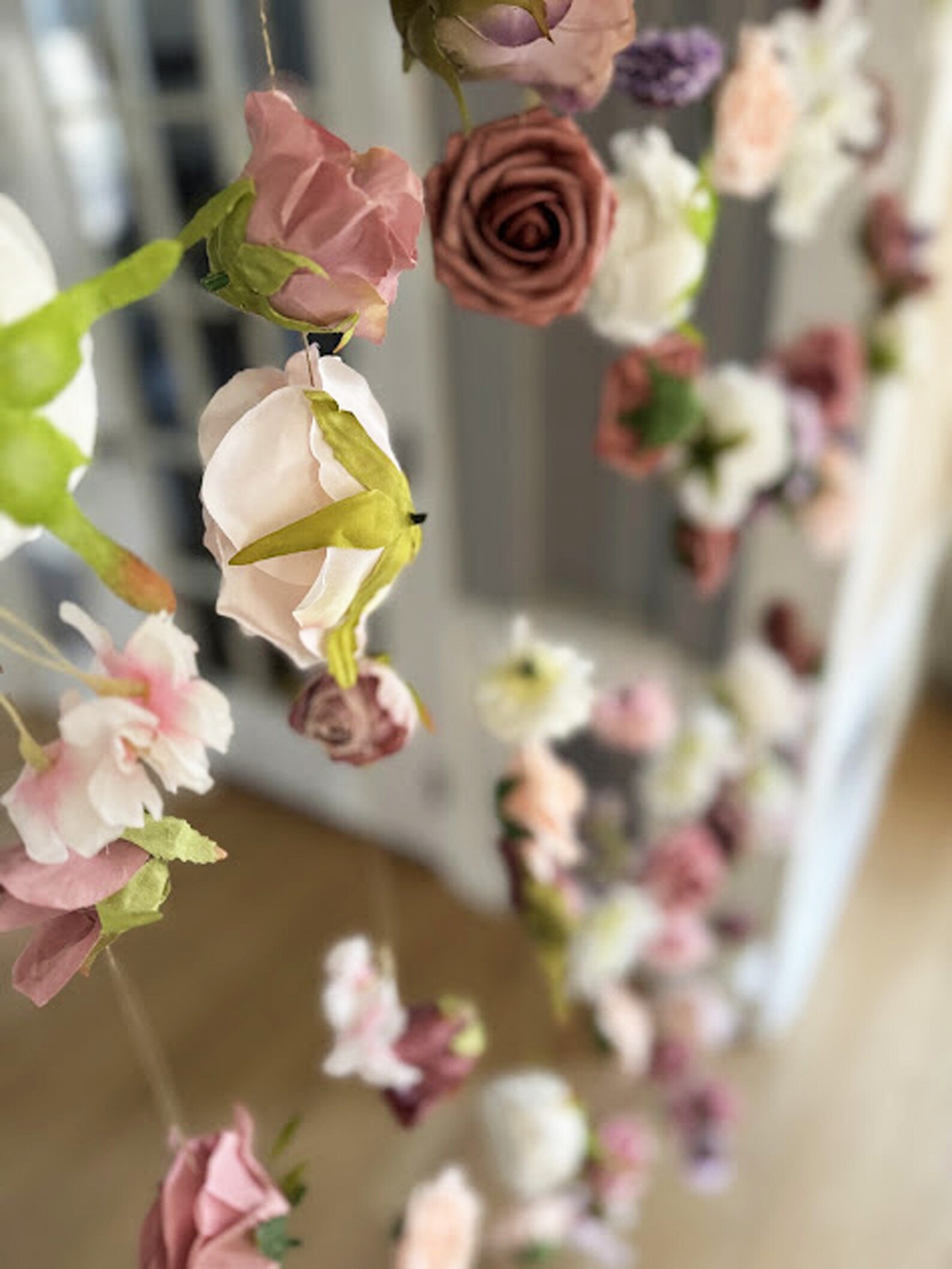 Romantic Hanging Flower Garlands for Elegant Wedding Backdrops ...