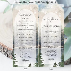 Op de afbeelding: Een dubbelzijdige bruiloftprogramma-sjabloon met een aquarel achtergrond met een maan en bomen. De voorkant heeft de tekst "Welkom op de bruiloft van Sally & Robert" en de achterkant heeft de tekst "Love the new Mr & Mrs Thompson".