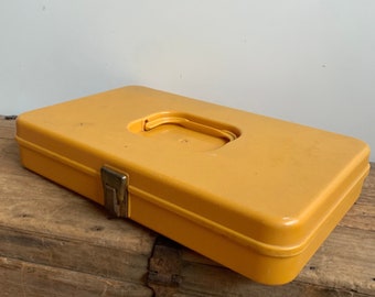 Vintage Harvest Gold Wilson Wil-Hold Plastic Sewing Box for Thread Bobbin Case