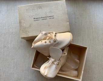 Vintage Marshall Field Co White Kid Leather Ideal Baby Shoes in Box