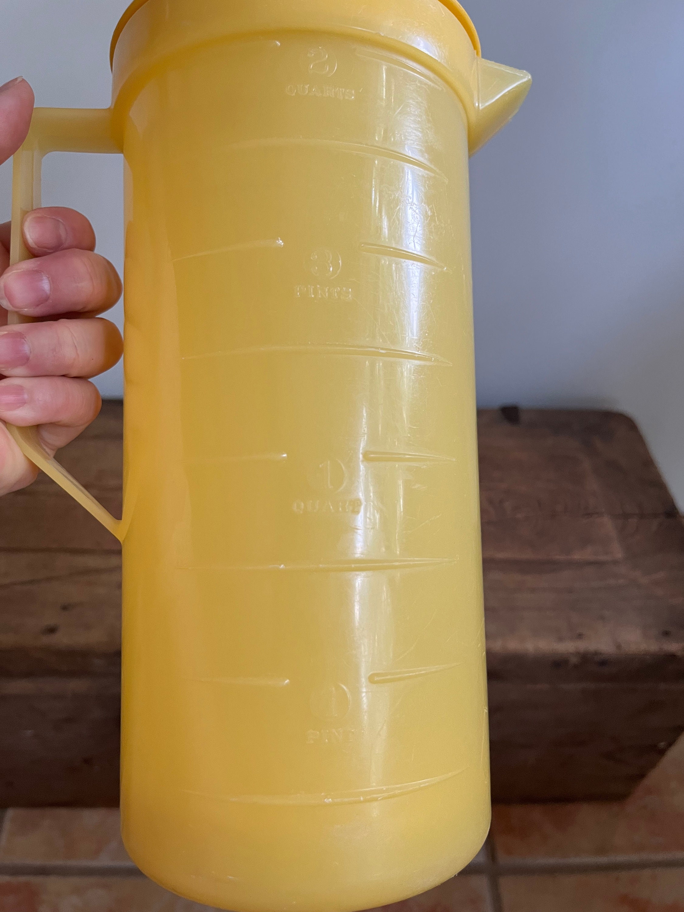 2 Qt Frozen Juice Yellow Pitcher with Plunger Quick Stir Stirrer VTG