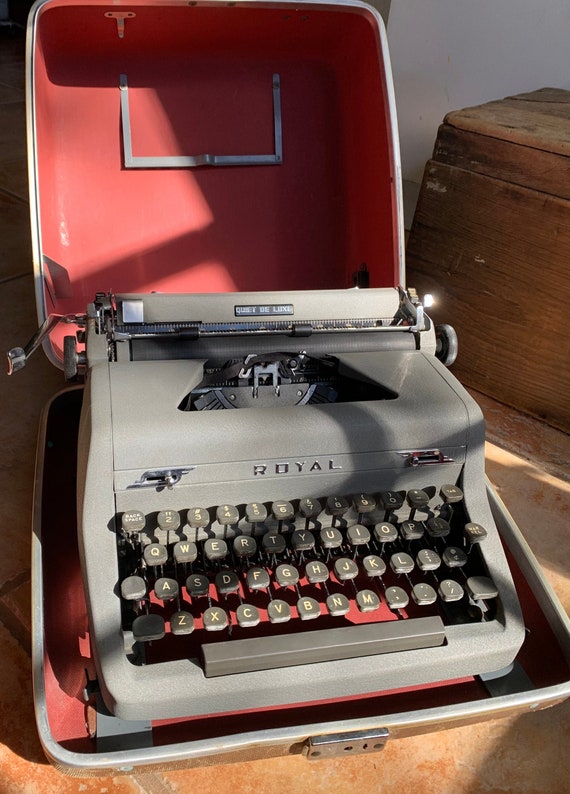 Vintage 50s Royal Quiet De Luxe Typewriter - Etsy Vintage 50s Royal Quiet De Luxe Typewriter - Etsy