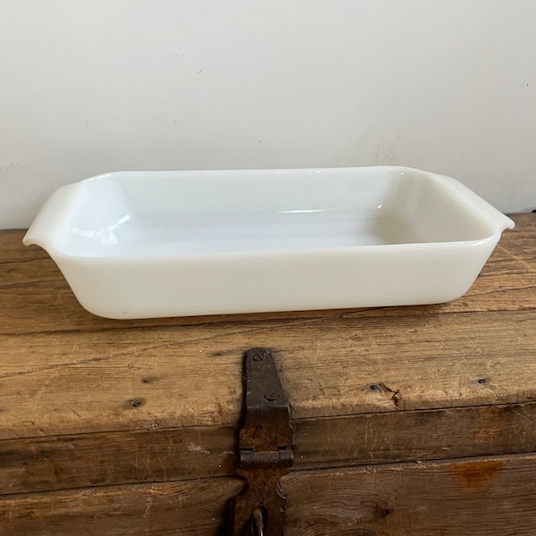 Vintage Milk Glass Rectangular Baking Dish 1.5 Quart no 432 by Anchor Hocking Fire King Ovenware