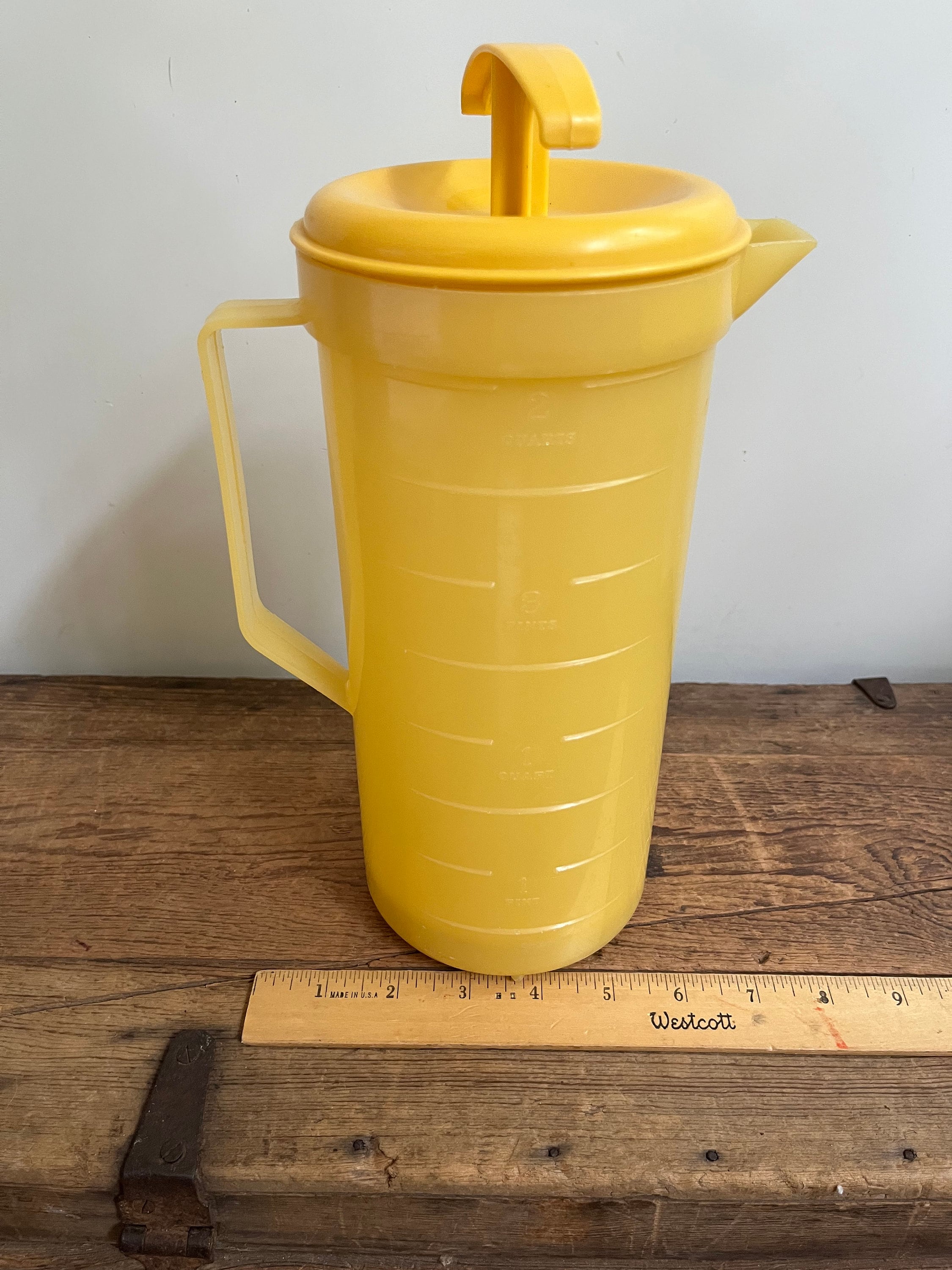 Vintage Federal Housewares Gold Yellow Plastic Mixing Plunger Pitcher USA,  EUC!