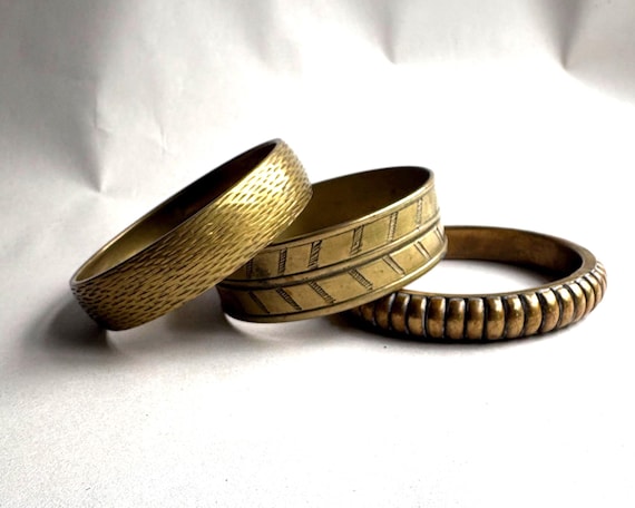 Vintage Bohemian Brass Bangle Bracelet Stack, Chevron Pattern, Etched Wood Grain, Ribbed Boho