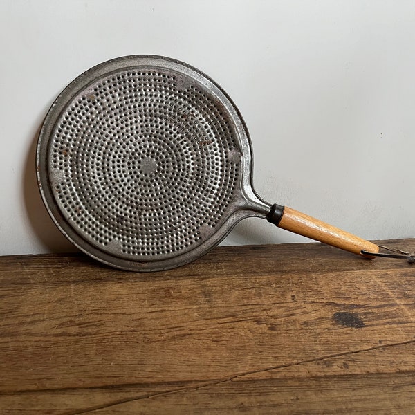 Vintage Round Metal Heat Diffuser, Flame Fanner, Cooktop Shield with Wood Handle