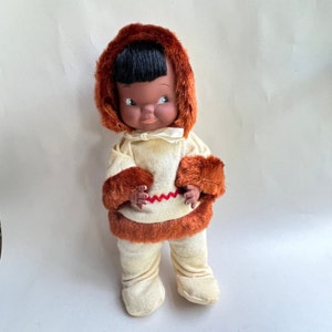 Vintage Pu-llan Inuit Eskimo Doll: Canadian Souvenir Toy