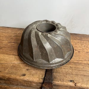 Rustic Metal Bundt Pan, Turks Head Fluted Cake Pan