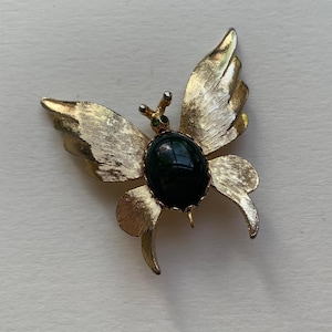 Midcentury Butterfly Green Stone Gold Tone Brooch Vintage Pin Jewelry