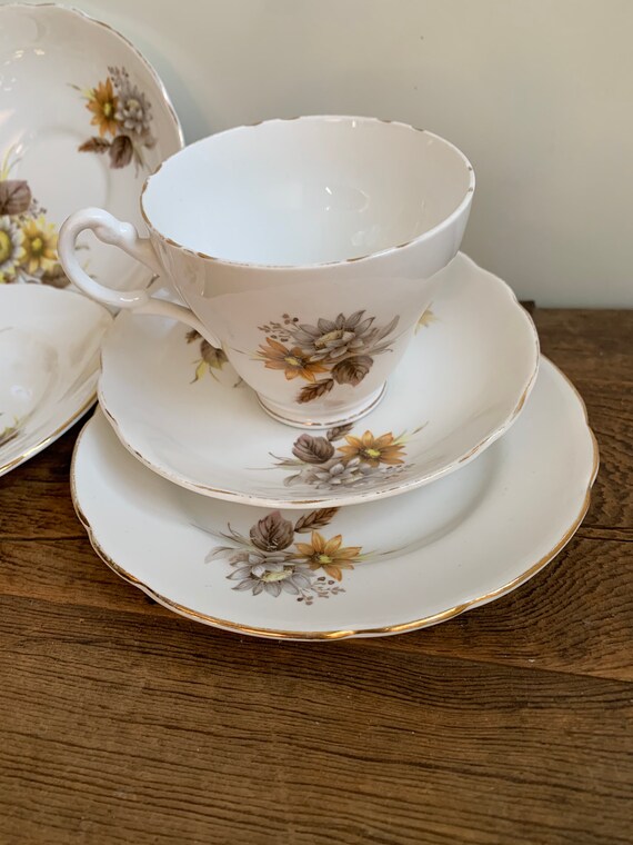 Vintage Royal Ascot Wild Flower English Bone China Teacup Saucer