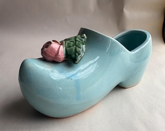 Zueco holandés vintage McCoy azul para maceta de interior con motivo de rosa rosa.