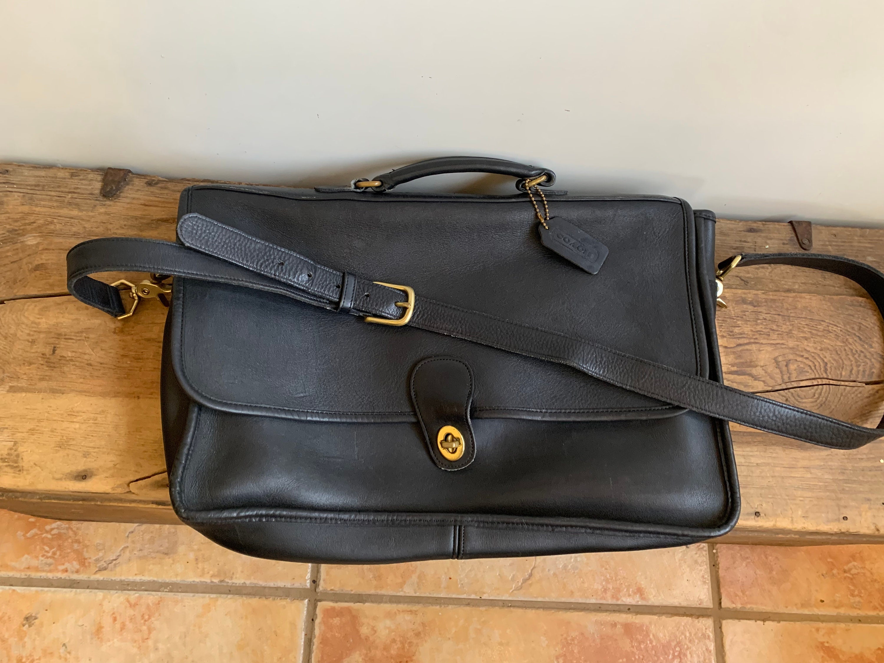 Authentic Vintage Coach Black Leather Messenger Bag M5C-5278 Circa