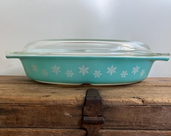 Vintage PYREX Turquoise Snowflake Glass Divided Baking Serving Dish with Lid, Oven Safe Casserole