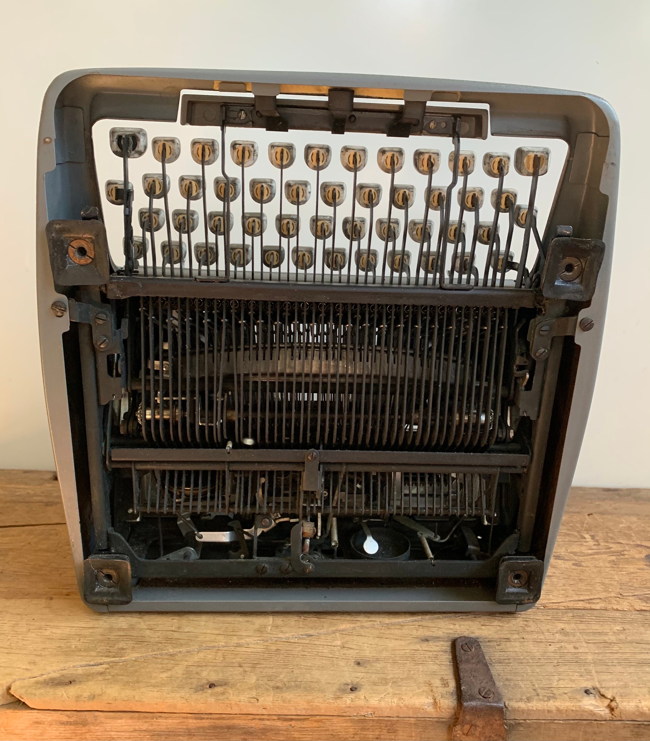 Vintage 50s Royal Quiet De Luxe Typewriter - Etsy Vintage 50s Royal Quiet De Luxe Typewriter - Etsy