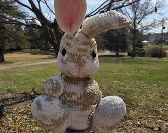 Gran conejo flamenco hecho a mano con ganchillo