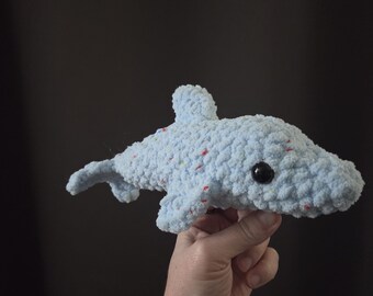Marioneta de delfín de crochet hecha a mano