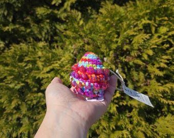 Huevo antiestrés de ganchillo hecho a mano con cuentas
