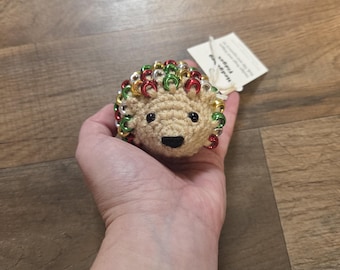 Erizo inquieto con cuentas de ganchillo