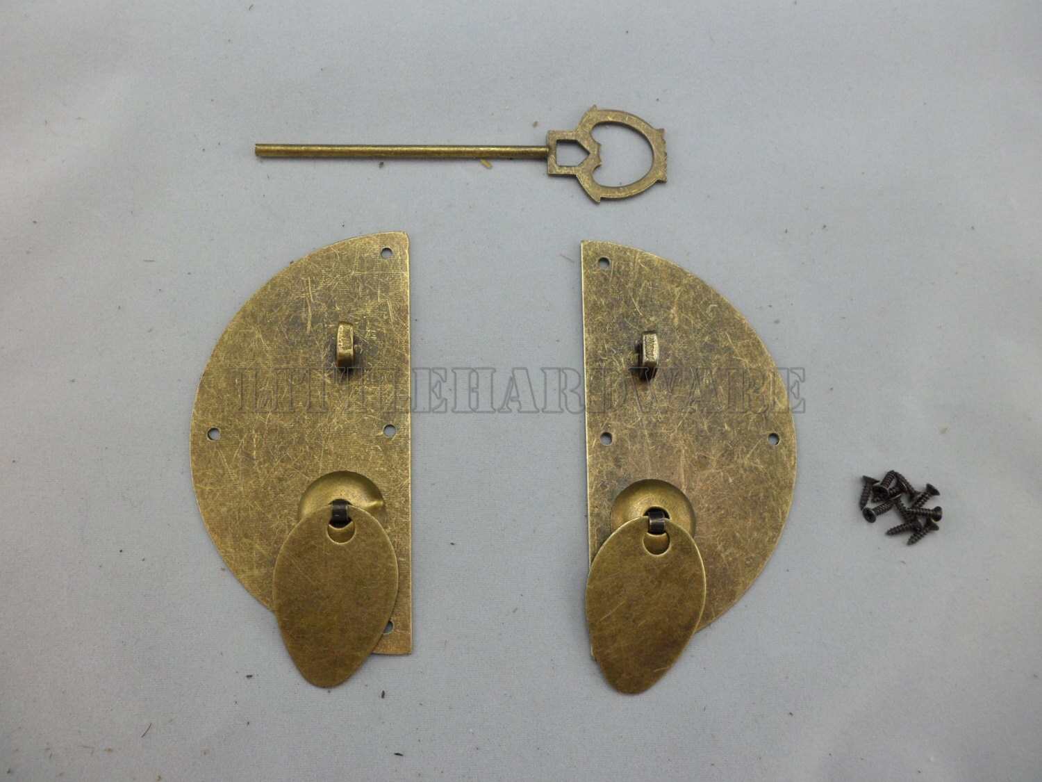 1 Set 100mm100mm Round Antique Brass Door Latches Chinese Classical Vintage  Round Lock Catch Circle Auto Lock for Cabinet Doors 