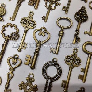100pcs vintage crown keys, antique skeleton keys , pendant heart Wedding decorations,wedding favors, christmas tree decorations VK0055 image 3