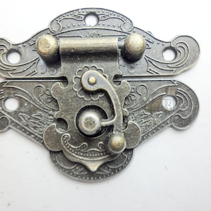 66mm x 54mm BIG vintage cabochon Angel wings bronze Jewelry Box Staple Hasp Catch / jewelry box latch / small box hardware LC0064