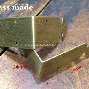 Par de esquinas de latón macizo, esquinas de latón ornamentadas, soportes de esquina de latón, esquinas decorativas y herrajes de latón, longitud media de 65 mm (2,56").