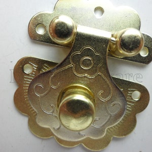 36mm x 40mm golden color plum blossom Jewelry Box Staple Hasp Catch / jewelry box latch / small box hardware LC0079 zdjęcie 2