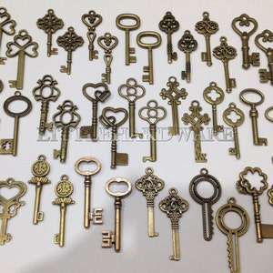 100pcs vintage crown keys, antique skeleton keys , pendant heart Wedding decorations,wedding favors, christmas tree decorations VK0055 image 2