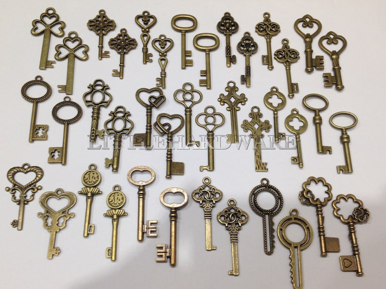 100pcs vintage crown keys, antique skeleton keys , pendant heart Wedding decorations,wedding favors, christmas tree decorations VK0055 image 2