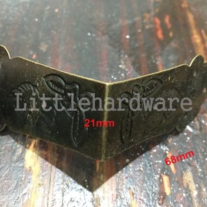 8 STÜCK Vintage Antik Messing Farbe groß Größe "Blume und Vogel" Metall Dekorative Eckhalter für Brustetruhe 21mmx68mm (Halbseite)