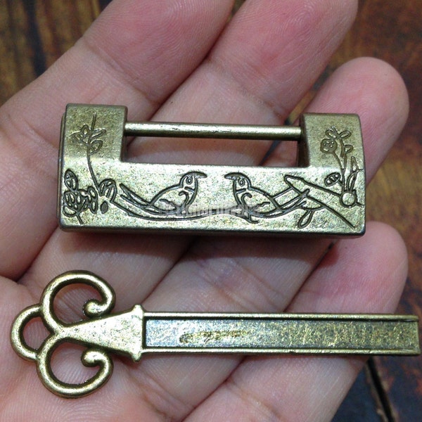 Chinese Vintage alloy made "flower and bird" antique Brass color wooden boxes lock / jewelry boxes lock /key locks - 1" Internal Spur LK0021