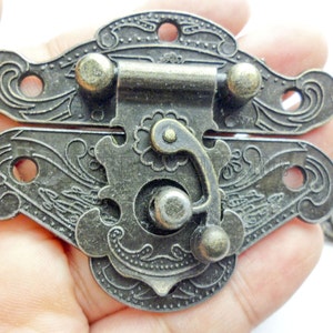 66mm x 54mm BIG vintage cabochon Angel wings  bronze Jewelry Box Staple Hasp Catch  / jewelry box latch / small box hardware LC0064