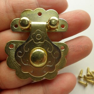 36mm x 40mm golden color plum blossom Jewelry Box Staple Hasp Catch / jewelry box latch / small box hardware LC0079 zdjęcie 5