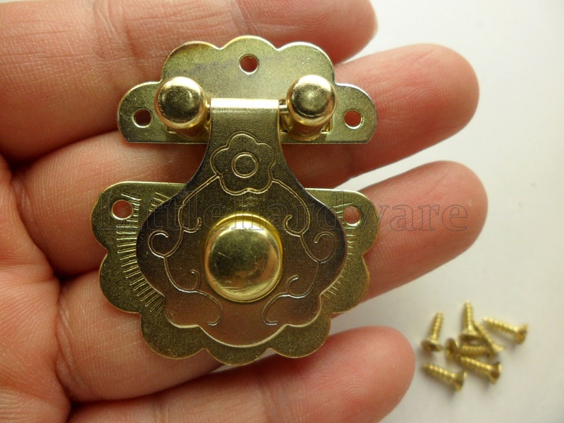 36mm x 40mm golden color plum blossom Jewelry Box Staple Hasp Catch / jewelry box latch / small box hardware LC0079 zdjęcie 5