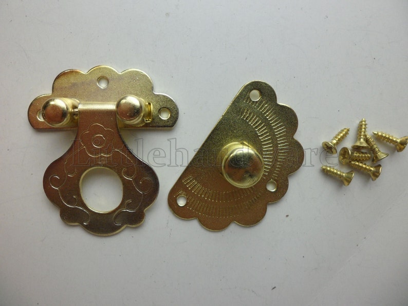 36mm x 40mm golden color plum blossom Jewelry Box Staple Hasp Catch / jewelry box latch / small box hardware LC0079 zdjęcie 3