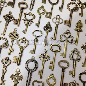 100pcs vintage crown keys, antique skeleton keys , pendant heart Wedding decorations,wedding favors, christmas tree decorations VK0055 image 1