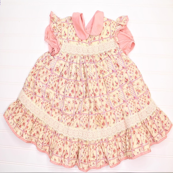 Vintage Babykleid. Rosa mit Blumenmuster Petticoat, keine Namen Sz 3 t