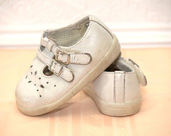 Vintage White Baby Mary Jane shoes sz 4W