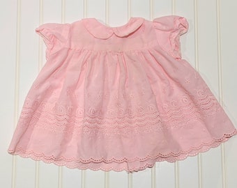 robe bébé vintage. Robe à œillets rose bébé taille 12 mois