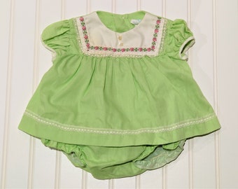 Vintage baby dress. Green dress with white bib collar and waterproof bloomers. cradle togs sz 6-9 months