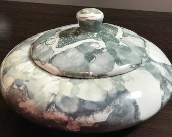 Hand made pottery ceramic bowl.