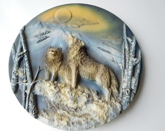 Raised Ceramic Painted Twin Wolf Plate.